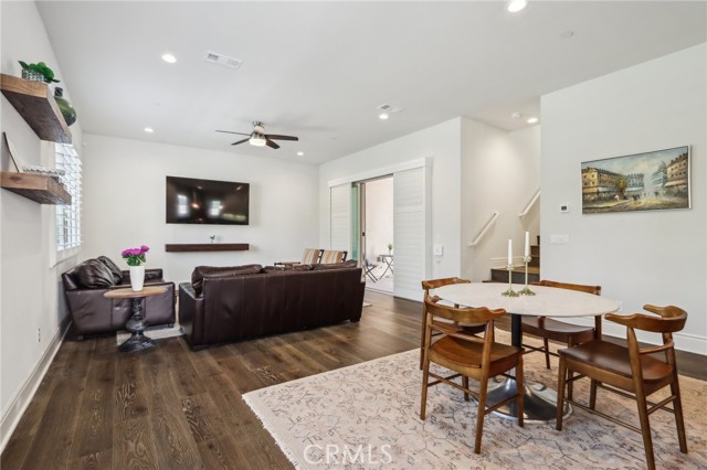 Detail Gallery Image 4 of 44 For 132 Interval, Irvine,  CA 92618 - 3 Beds | 2/2 Baths
