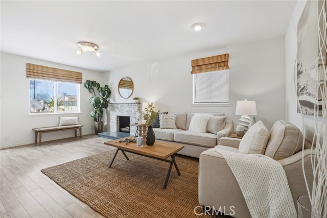 Detail Gallery Image 10 of 44 For 3124 Ocean Dr, Oxnard,  CA 93035 - 3 Beds | 2/1 Baths