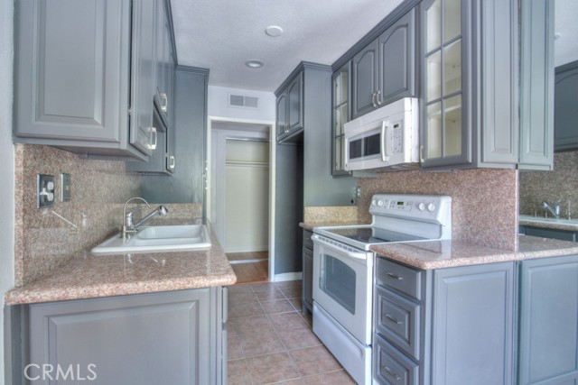 Detail Gallery Image 18 of 32 For 330 S Mentor Ave #101,  Pasadena,  CA 91106 - 1 Beds | 1 Baths