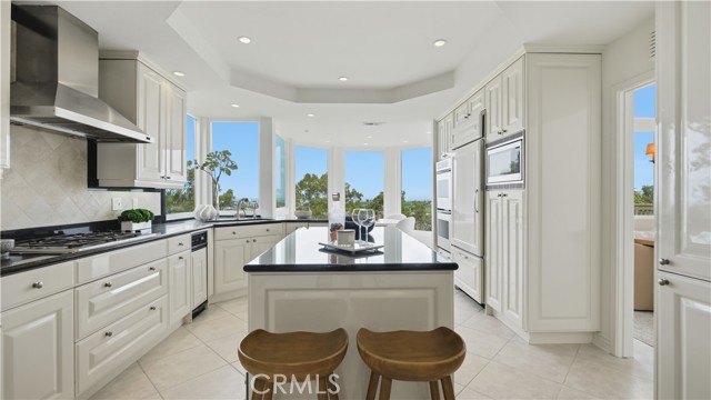 Detail Gallery Image 15 of 47 For 31 Saint Tropez, Newport Beach,  CA 92660 - 4 Beds | 3 Baths