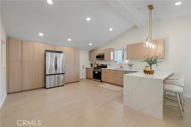 Detail Gallery Image 5 of 28 For 18640 Kimbrough St, Canyon Country,  CA 91351 - 3 Beds | 2 Baths