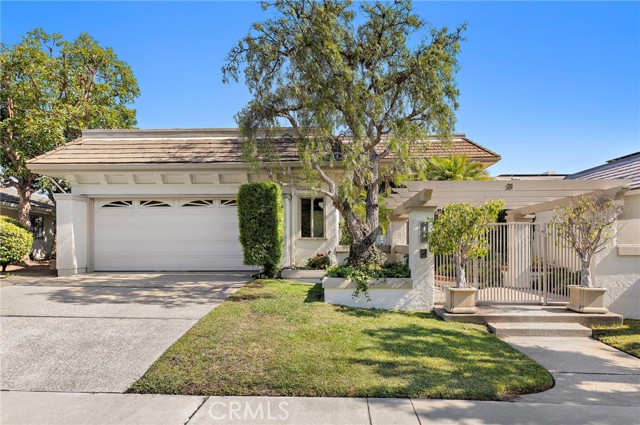 31 Saint Tropez, Newport Beach CA: https://media.crmls.org/medias/a5905284-529c-4691-8807-25daf803eeee.jpg