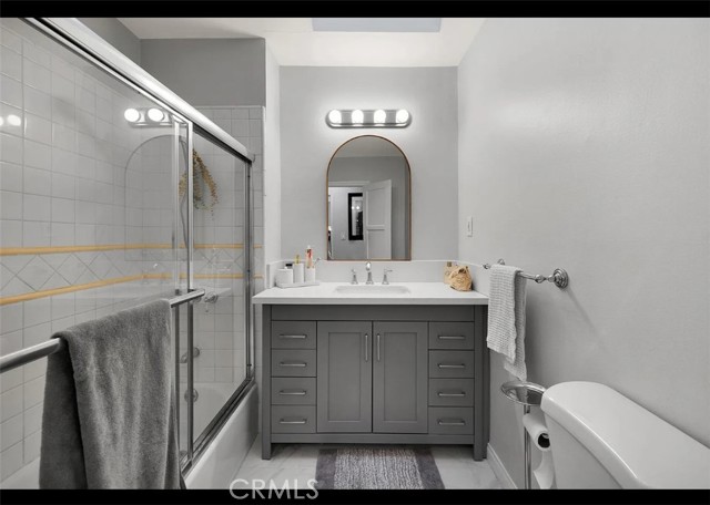 17621 Lemay Street, Lake Balboa CA: https://media.crmls.org/medias/a590a30e-a0be-44c3-820a-f6f640b6daef.jpg