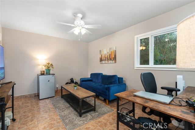 6207 Capistrano Avenue, Woodland Hills CA: https://media.crmls.org/medias/a59129c3-e8e1-4f93-ad95-d1ecf345fbb9.jpg