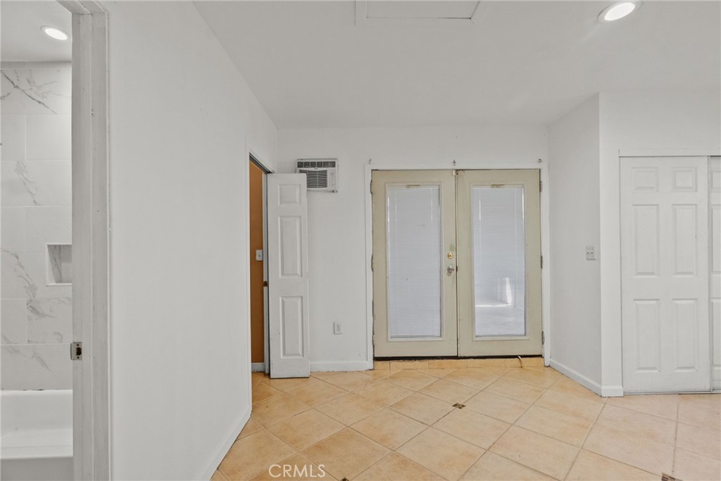https://media.crmls.org/medias/a5913437-071a-4301-aece-d3d71dfbccd3.jpg?preset=X-Large