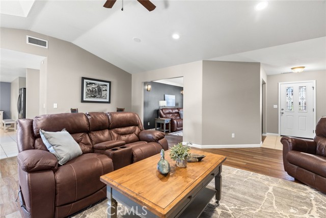 Detail Gallery Image 4 of 29 For 213 Denali Dr, Chico,  CA 95973 - 4 Beds | 3 Baths