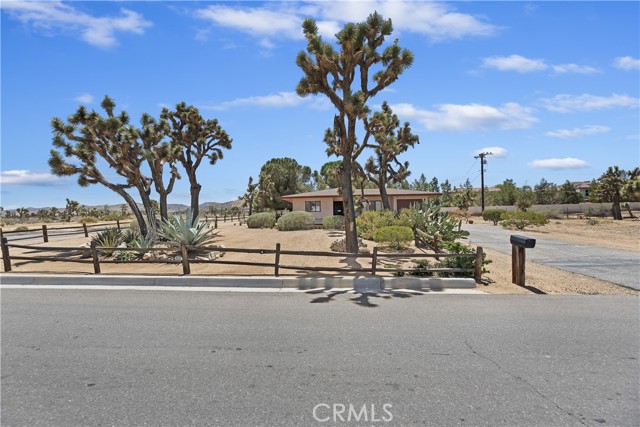 Detail Gallery Image 5 of 48 For 56287 Navajo Trl, Yucca Valley,  CA 92284 - 2 Beds | 1 Baths