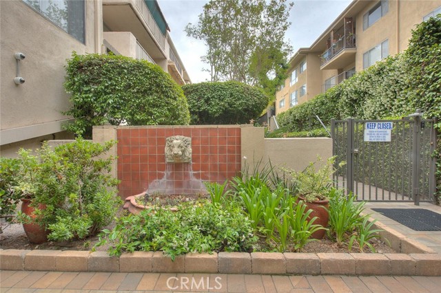 330 W California Boulevard, Pasadena CA: https://media.crmls.org/medias/a59209e6-b673-4f45-9231-4982fce72d78.jpg