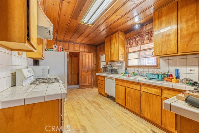 Detail Gallery Image 3 of 29 For 33600 172nd, Llano,  CA 93544 - 3 Beds | 3 Baths