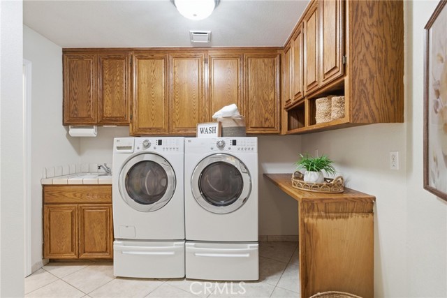 Detail Gallery Image 17 of 43 For 736 Leafcrest Drive, Chico,  CA 95926 - 5 Beds | 3 Baths