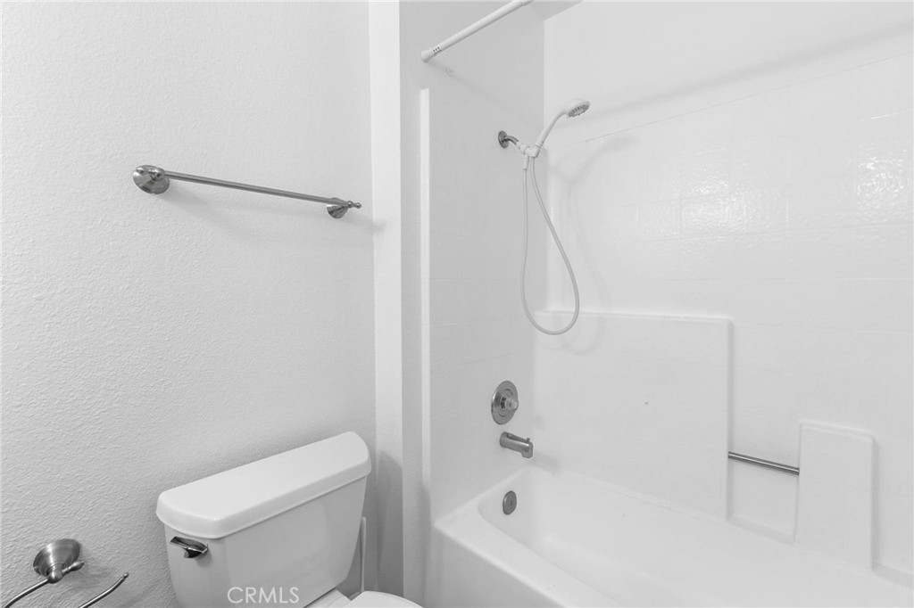 https://media.crmls.org/medias/a5923b5a-935d-4496-8685-3ee175cc0690.jpg?preset=X-Large