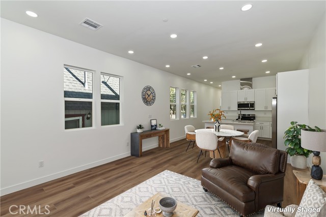 Detail Gallery Image 13 of 50 For 911 Sugarloaf, Big Bear City,  CA 92314 - 3 Beds | 3 Baths