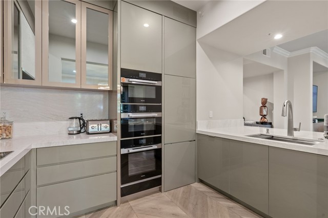 Detail Gallery Image 10 of 38 For 11500 San Vicente Bld #202,  Los Angeles,  CA 90049 - 3 Beds | 3/1 Baths
