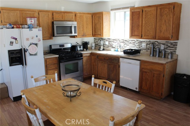 Detail Gallery Image 3 of 13 For 2187 5th Ln, Big Bear City,  CA 92314 - 4 Beds | 3 Baths