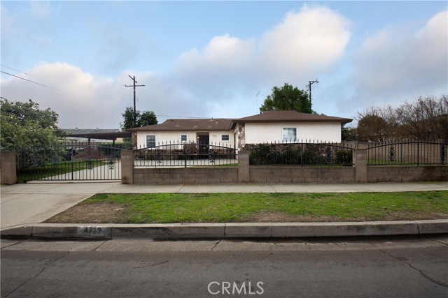 Detail Gallery Image 1 of 24 For 4722 W Maurie Ave, Santa Ana,  CA 92703 - 3 Beds | 2 Baths