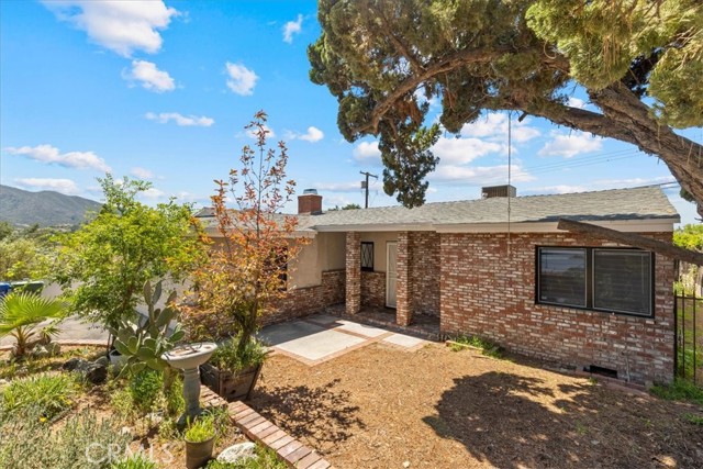 9709 Cabanas Avenue, Tujunga CA: https://media.crmls.org/medias/a595df8e-b317-4c36-89c5-bbe7114b5ad9.jpg