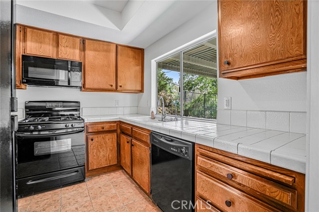Detail Gallery Image 7 of 27 For 8308 Lakeside Dr, Jurupa Valley,  CA 92509 - 3 Beds | 2 Baths