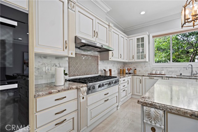 2535 Bronzewood Drive, Tustin CA: https://media.crmls.org/medias/a596beb5-2d4c-466d-bdc3-1878e810e151.jpg