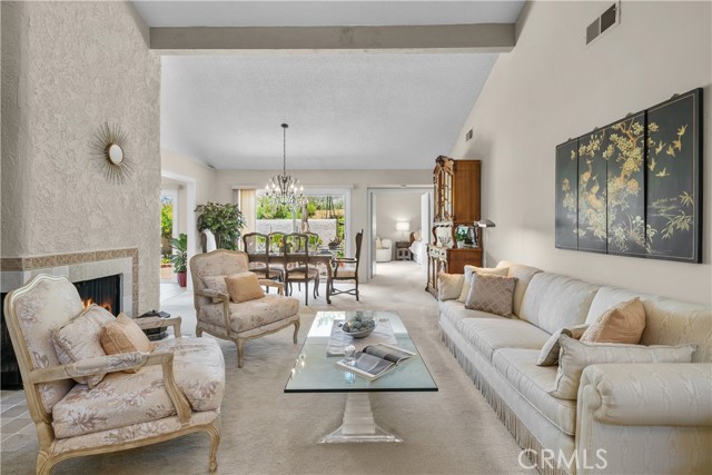 Detail Gallery Image 2 of 44 For 621 Westchester Ln, Thousand Oaks,  CA 91320 - 3 Beds | 2/1 Baths