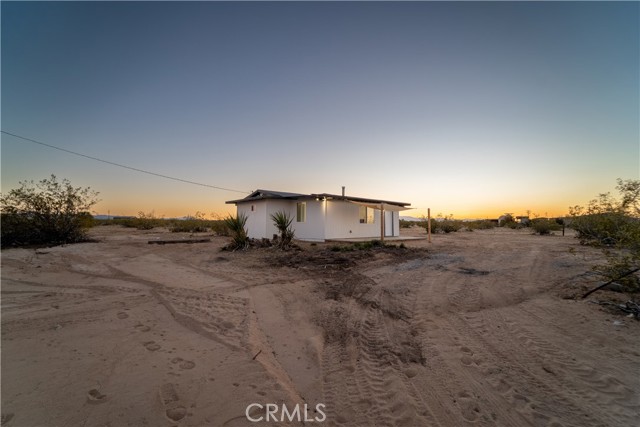 Detail Gallery Image 4 of 40 For 65125 Saturn, Joshua Tree,  CA 92252 - 2 Beds | 1 Baths