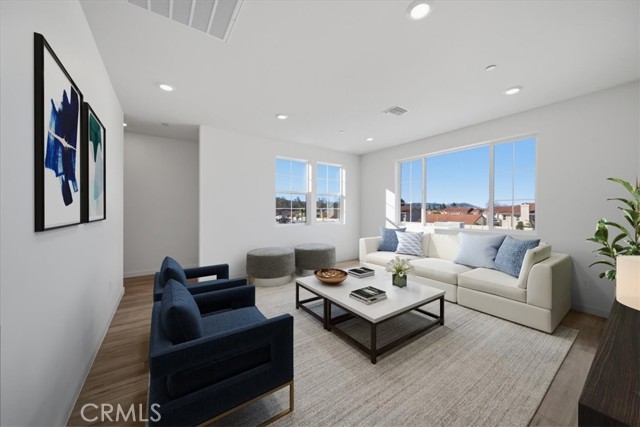 Detail Gallery Image 14 of 28 For 4805 Arroyo Run, Moorpark,  CA 93021 - 4 Beds | 3 Baths