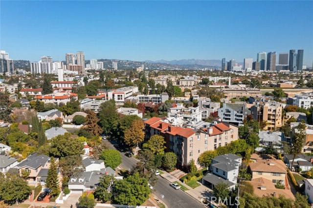 Detail Gallery Image 34 of 37 For 10820 Holman Ave #204,  Los Angeles,  CA 90024 - 2 Beds | 2 Baths