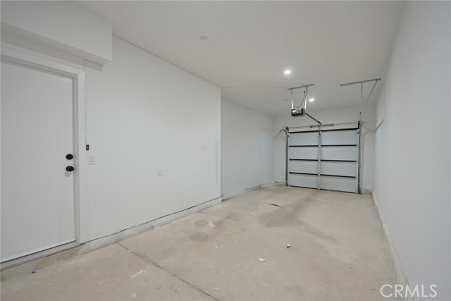 2200 Thurman Avenue, Los Angeles CA: https://media.crmls.org/medias/a598d6ce-a897-49e6-bb4b-16c85f415341.jpg
