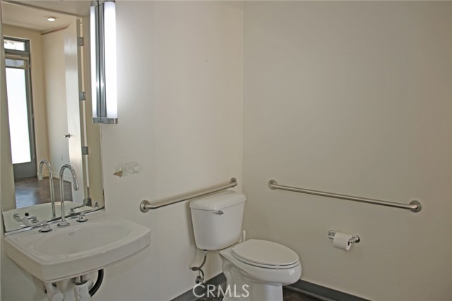 Detail Gallery Image 6 of 34 For 113 E City Place Dr, Santa Ana,  CA 92705 - 1 Beds | 2/1 Baths