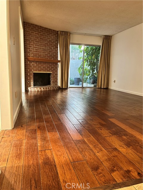 18319 Collins Street, Tarzana CA: https://media.crmls.org/medias/a598ef35-00cf-4be3-be55-b455b061f497.jpg