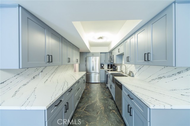 Detail Gallery Image 4 of 12 For 7260 Hillside, Los Angeles,  CA 90046 - 1 Beds | 2 Baths