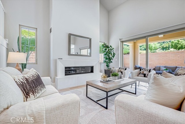 100 Bozeman, Irvine CA: https://media.crmls.org/medias/a5999c15-b8f1-425d-9feb-b126b2a503a1.jpg