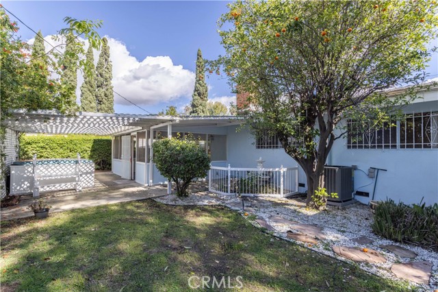 Detail Gallery Image 29 of 34 For 8811 Hayvenhurst Ave, North Hills,  CA 91343 - 4 Beds | 2 Baths