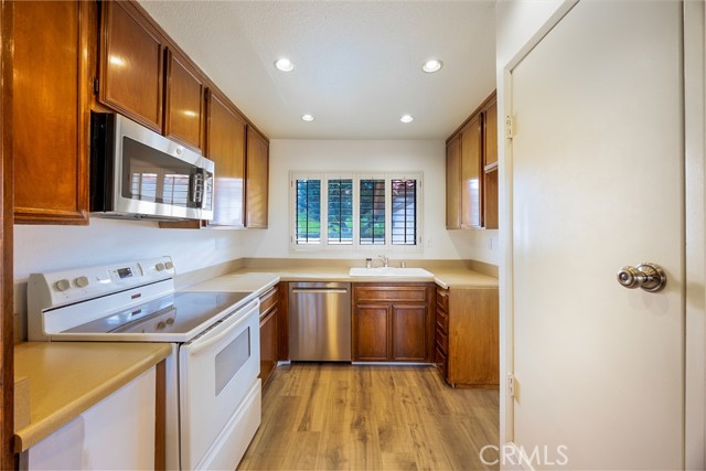 Detail Gallery Image 13 of 33 For 8052 Valle Vista, Rancho Cucamonga,  CA 91730 - 3 Beds | 3 Baths