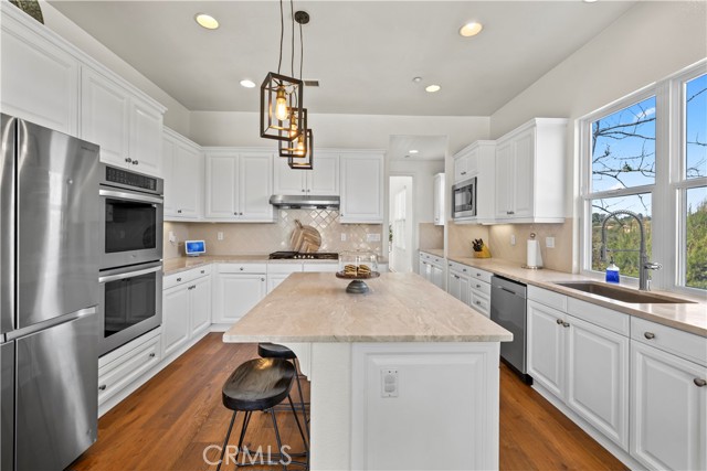 Detail Gallery Image 16 of 66 For 380 Highland Oaks Ct, Fallbrook,  CA 92028 - 5 Beds | 4/1 Baths
