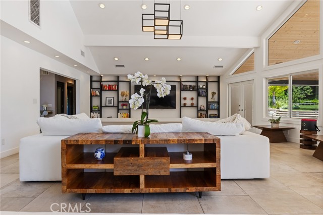 Detail Gallery Image 8 of 75 For 10372 Crawford Canyon Rd, North Tustin,  CA 92705 - 5 Beds | 6/1 Baths