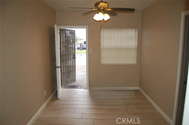 Detail Gallery Image 8 of 10 For 422 W Palm St 422 1/2b,  Compton,  CA 90220 - 1 Beds | 1 Baths