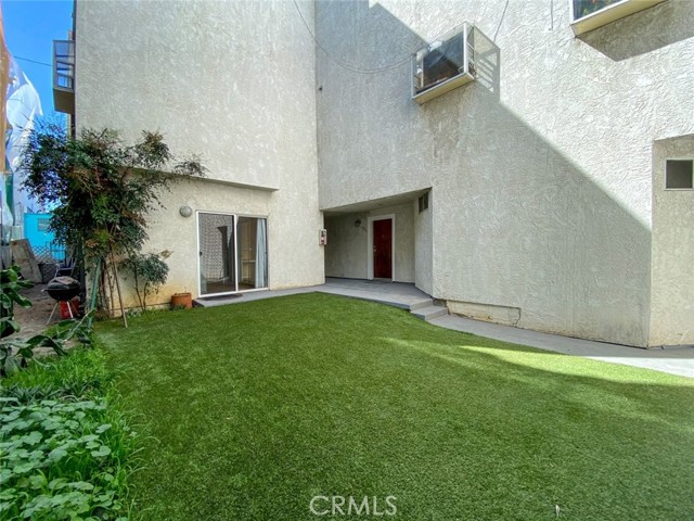 Detail Gallery Image 27 of 28 For 14948 Moorpark St, Sherman Oaks,  CA 91403 - 12 Beds | 12/4 Baths