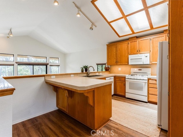 2320 Wilcombe Drive, Cambria CA: https://media.crmls.org/medias/a59c1e40-a49f-4cd6-b4dc-bb70b7e05681.jpg