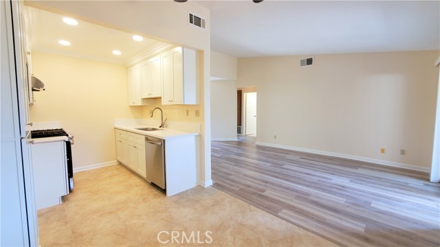 Detail Gallery Image 8 of 14 For 27296 El Cajon, Menifee,  CA 92586 - 2 Beds | 2 Baths