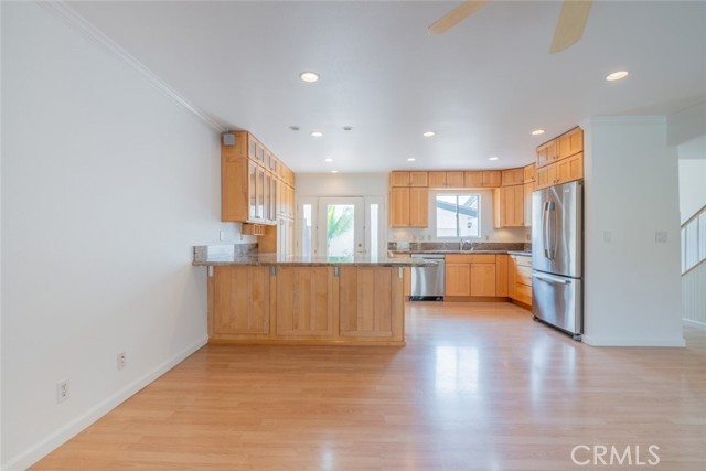 Detail Gallery Image 11 of 33 For 1046 Royal Oaks Dr #B,  Monrovia,  CA 91016 - 3 Beds | 2/1 Baths