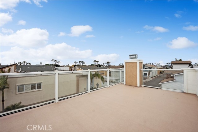 Detail Gallery Image 15 of 19 For 215 Walnut St, Newport Beach,  CA 92663 - 4 Beds | 2 Baths