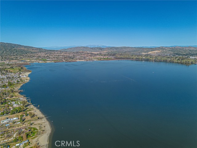 Detail Gallery Image 6 of 35 For 33129 Shoreline Dr, Lake Elsinore,  CA 92530 - 5 Beds | 3 Baths