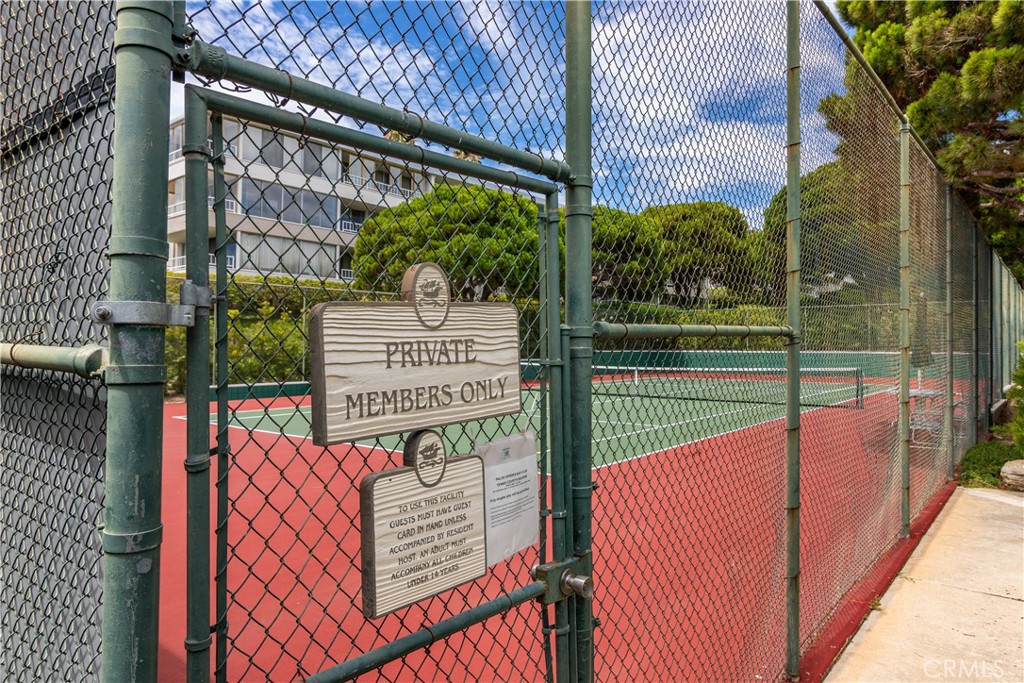 https://media.crmls.org/medias/a5a1745a-f064-4e10-8cb6-23e76c9fabe9.jpg?preset=X-Large