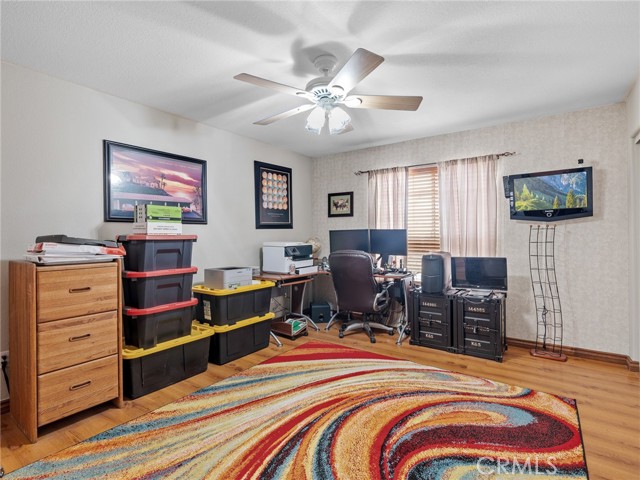 Detail Gallery Image 34 of 57 For 13991 Jicarilla Rd, Apple Valley,  CA 92307 - 4 Beds | 3 Baths