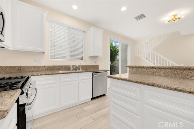 Detail Gallery Image 7 of 44 For 14568 Manchester Ave, Chino,  CA 91710 - 3 Beds | 2/1 Baths