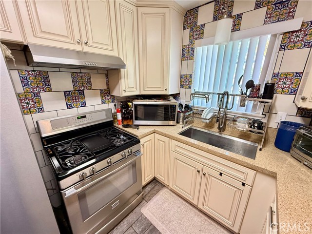 Detail Gallery Image 11 of 34 For 19107 Lyle Ave, Corona,  CA 92881 - 3 Beds | 2 Baths