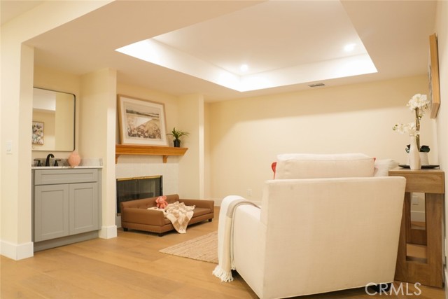 23242 Burbank Boulevard, Woodland Hills CA: https://media.crmls.org/medias/a5a39dff-1980-4601-a5be-4fc96f883caf.jpg