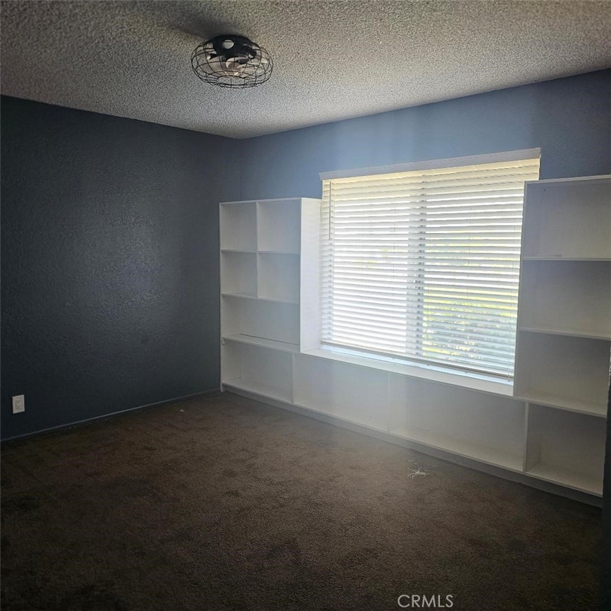 https://media.crmls.org/medias/a5a3fd4b-f206-4ef3-bea5-419b4afcec31.jpg?preset=X-Large