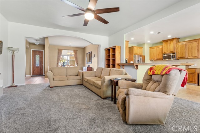 Detail Gallery Image 3 of 29 For 12508 Montbatten Pl, Bakersfield,  CA 93312 - 4 Beds | 2/1 Baths