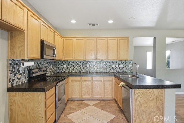 Detail Gallery Image 18 of 40 For 2213 Lionudakis Ct, Modesto,  CA 95355 - 3 Beds | 2/1 Baths